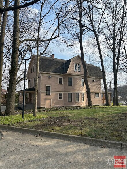 More Photos Of 631 W Exchange St, Akron Office For Sale