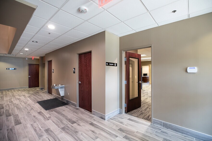 More Photos Of 6710 W 121st St, Overland Park Office For Sale