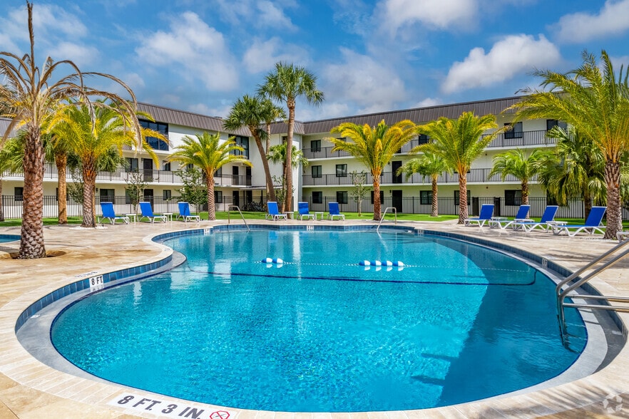 More Photos Of 2025 Rogers St, Clearwater Apartments For Sale