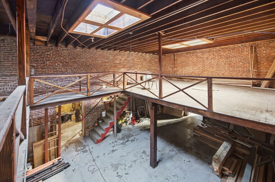 More Photos Of 104 Spruce St E, Ilwaco General Retail For Sale