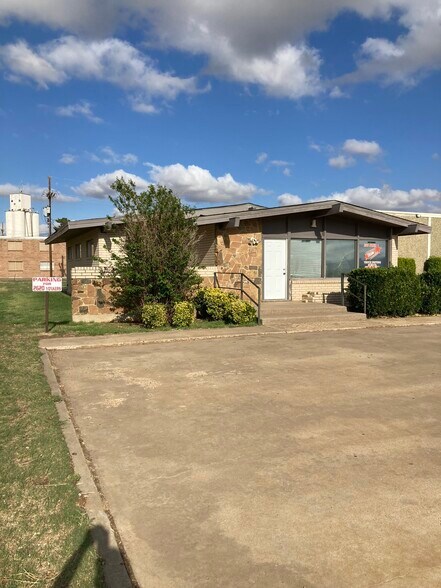 More Photos Of 2620 Yonkers St, Plainview Medical For Lease