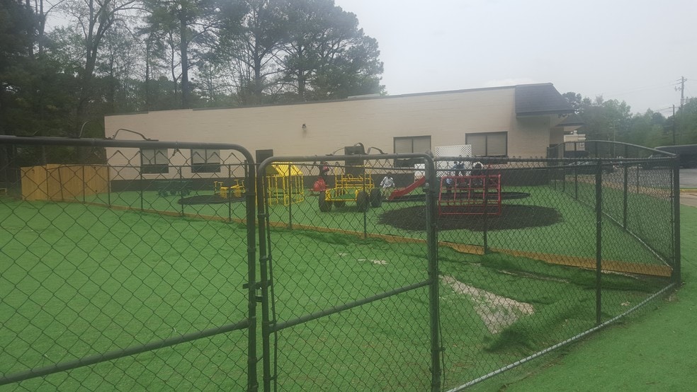 More Photos Of 2755 Flat Shoals Rd, College Park Daycare Center For Sale