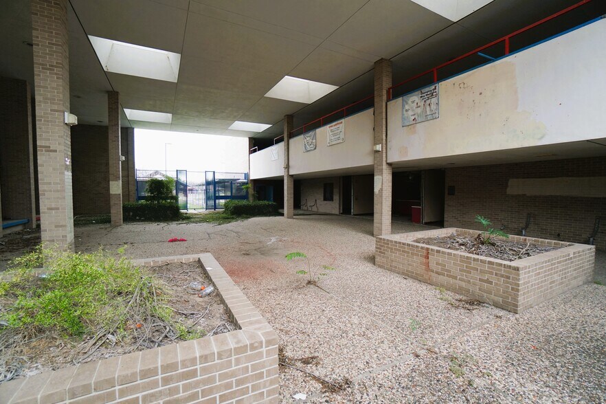 More Photos Of 5909 England St, Houston Schools For Sale