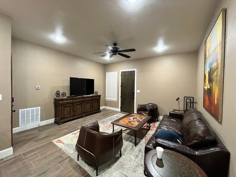 More Photos Of 4313 N County Rd W, Odessa Office For Sale