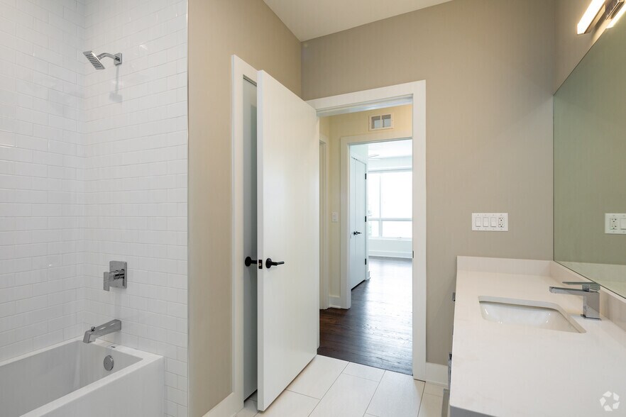 More Photos Of 3001 N Southport Ave, Chicago Apartments For Lease