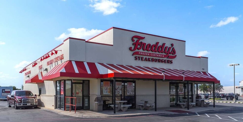 Primary Photo Of 7707 S I-35 Fwy, San Antonio Fast Food For Sale