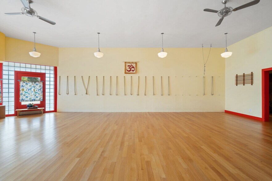 More Photos Of 710 S Lincoln St, Port Angeles General Retail For Sale