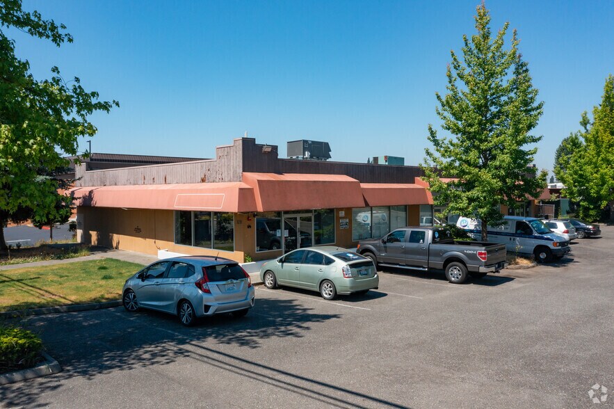 More Photos Of 810 N Broadway, Everett Freestanding For Sale