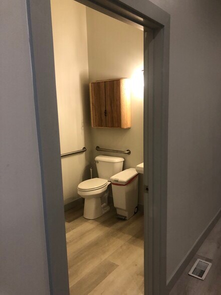 More Photos Of 708 Florsheim Dr, Libertyville Medical For Lease