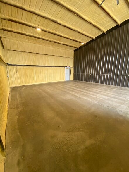 More Photos Of 2638 Business Loop 181 N, Floresville Flex For Lease