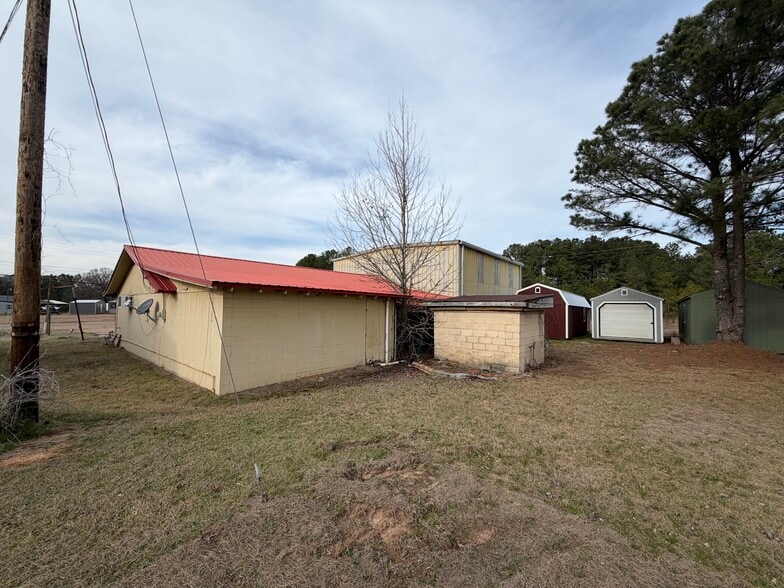 More Photos Of 801 Highway 12 W, Kosciusko General Retail For Sale