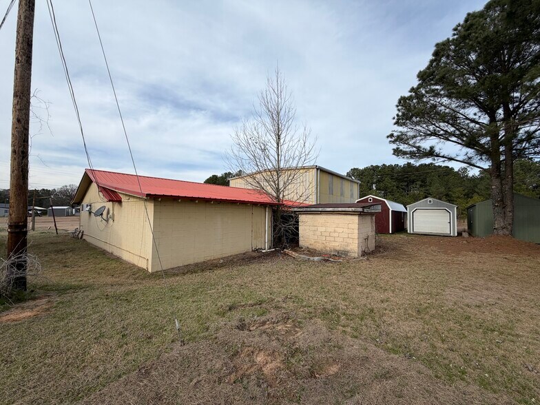 More Photos Of 801 Highway 12 W, Kosciusko General Retail For Sale