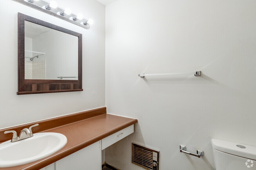 More Photos Of 725 Washington St, Monroe Apartments For Sale
