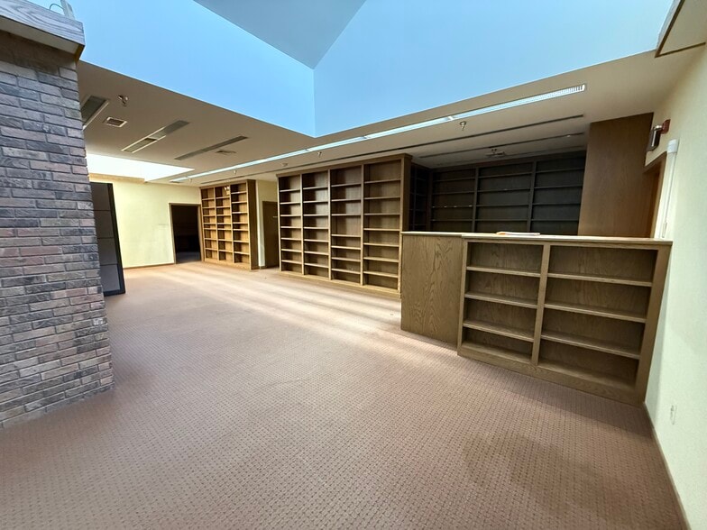 More Photos Of 933 Pine Grove Ave, Port Huron Medical For Sale