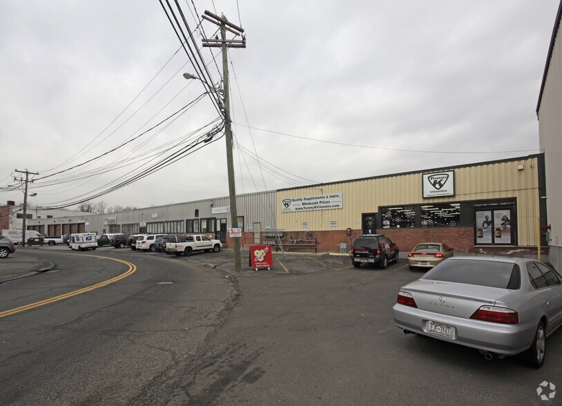 More Photos Of 54 Research Dr, Stamford Warehouse For Lease