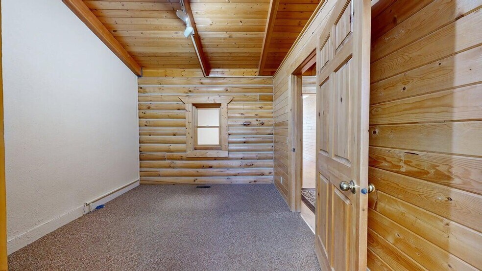 More Photos Of 113 E Main St, Laurel Office For Sale
