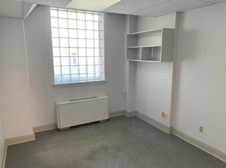 More Photos Of 901 1 St Av N, Saskatoon Self Storage For Lease