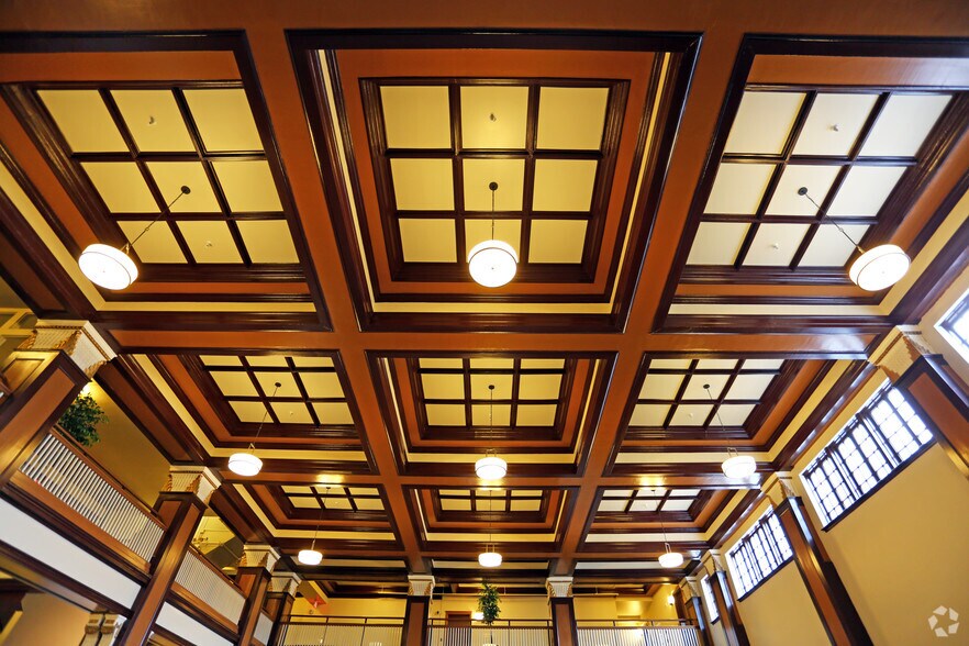 More Photos Of 209 W 5th St, Waterloo Apartments For Lease