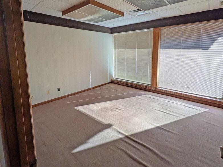 More Photos Of 2001 W Main St, Carbondale Office For Lease