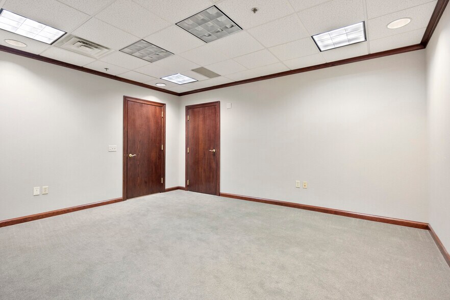 More Photos Of 50 Beaver St, Albany Office For Lease
