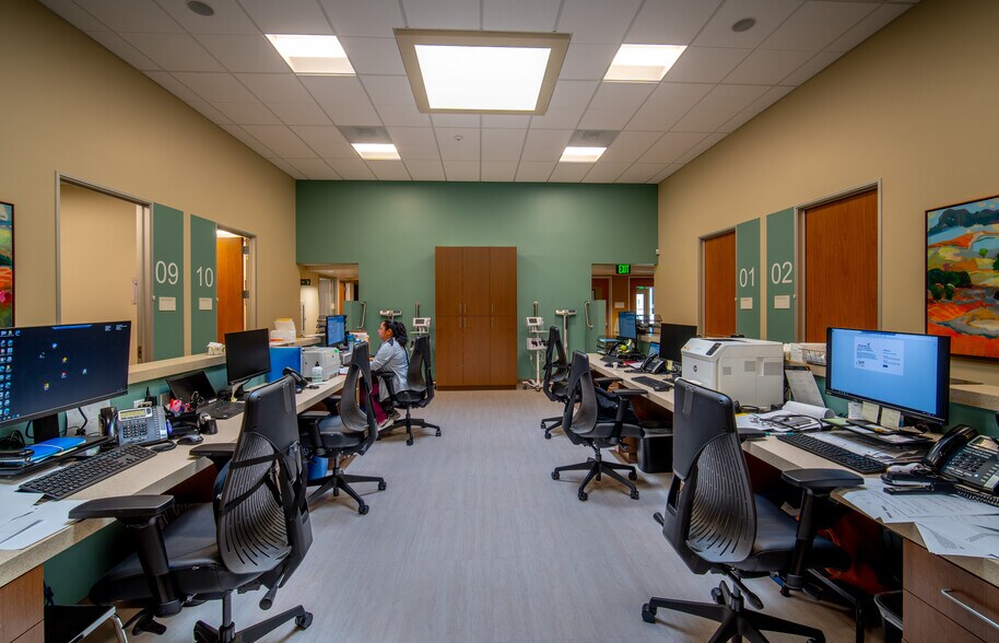 More Photos Of 660 W Baker St, Costa Mesa Hospital For Sale