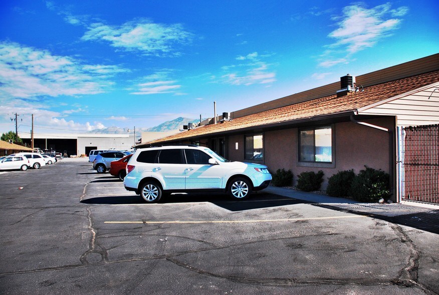 More Photos Of 1455-1463 W Center St, Orem Showroom For Lease