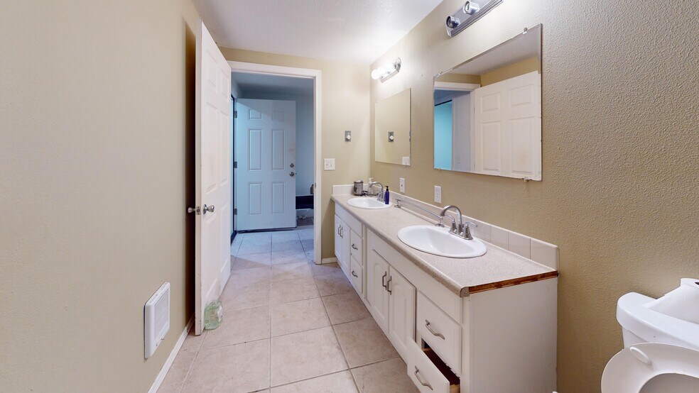 More Photos Of 516 S 1st Ave, Hillsboro Service For Lease