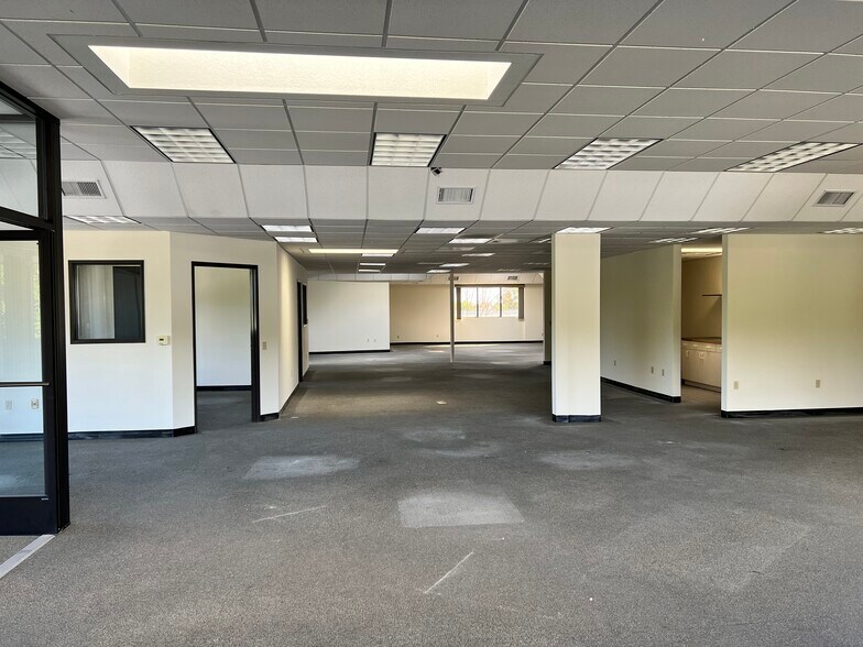 More Photos Of 321 N Aviador St, Camarillo Light Manufacturing For Lease
