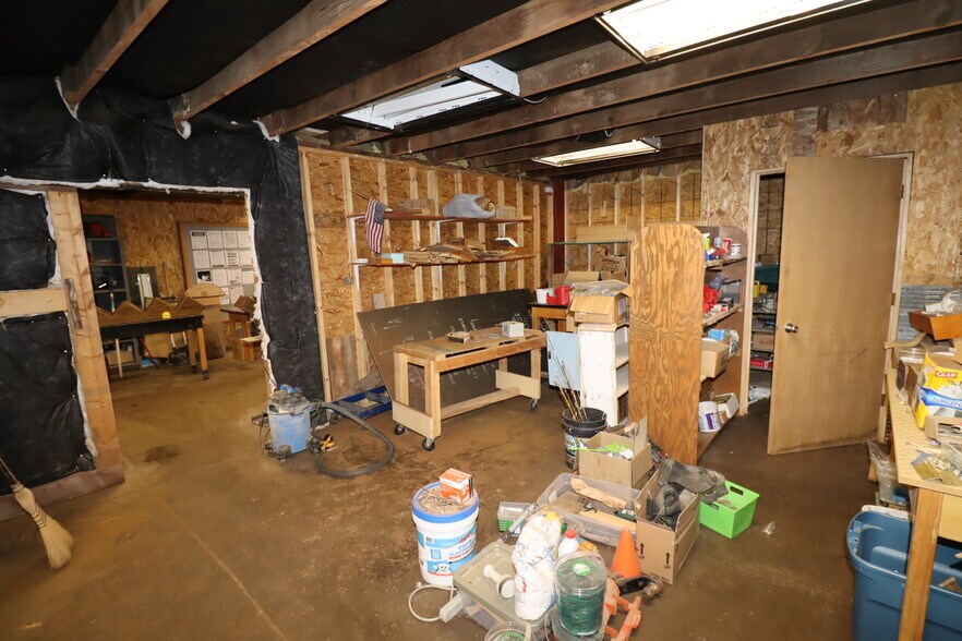 More Photos Of 3600 Ellis Ave, Ashland Flex For Sale