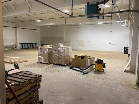 More Photos Of 227 Main St, Burlington General Retail For Lease