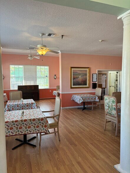 More Photos Of 1725 Manatee Ave, Bradenton Medical For Sale