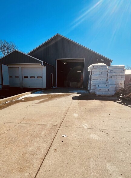 More Photos Of 5717 138th Ave, Holland Distribution For Lease