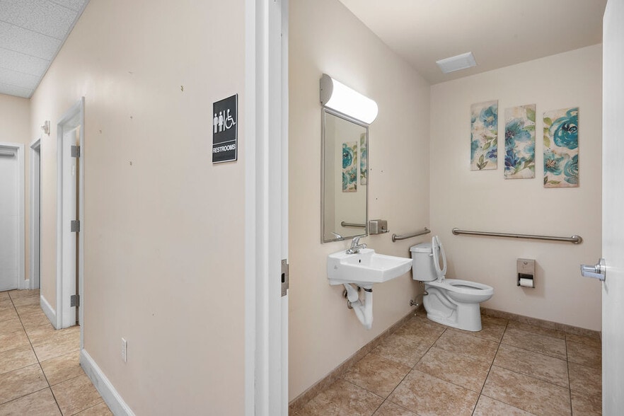 More Photos Of 1713 US Highway 441 N, Okeechobee Medical For Lease