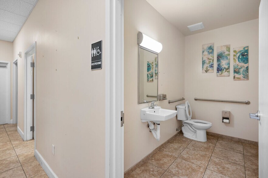 More Photos Of 1713 US Highway 441 N, Okeechobee Medical For Sale