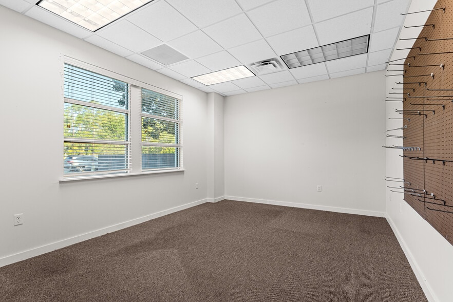 More Photos Of 6515 NW 16th St, Gainesville Manufacturing For Lease