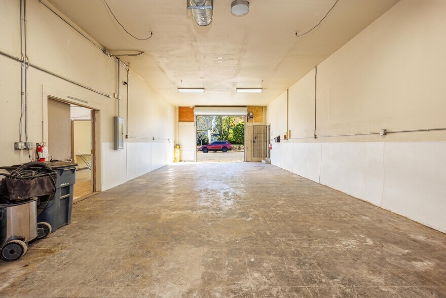More Photos Of 7001-7013 N Albina Ave, Portland Freestanding For Lease