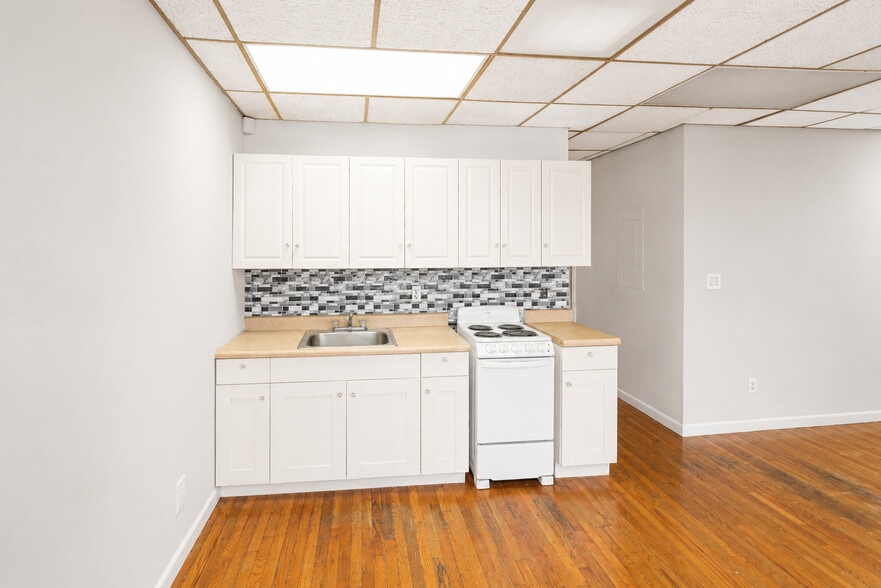 More Photos Of 64-19 Myrtle Ave, Ridgewood Freestanding For Sale