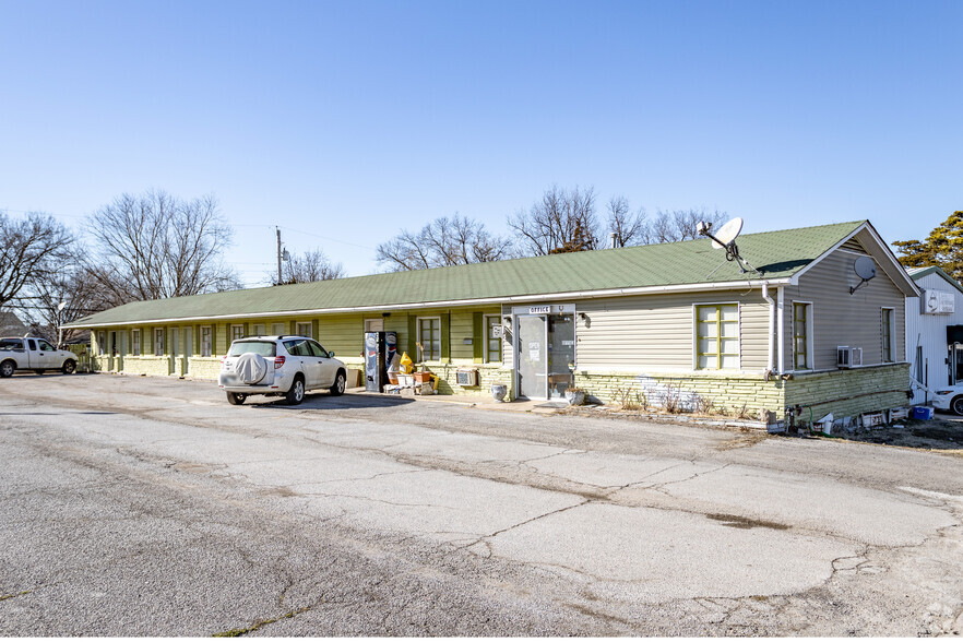 Primary Photo Of 918 S Wood Dr, Okmulgee Hotel For Sale