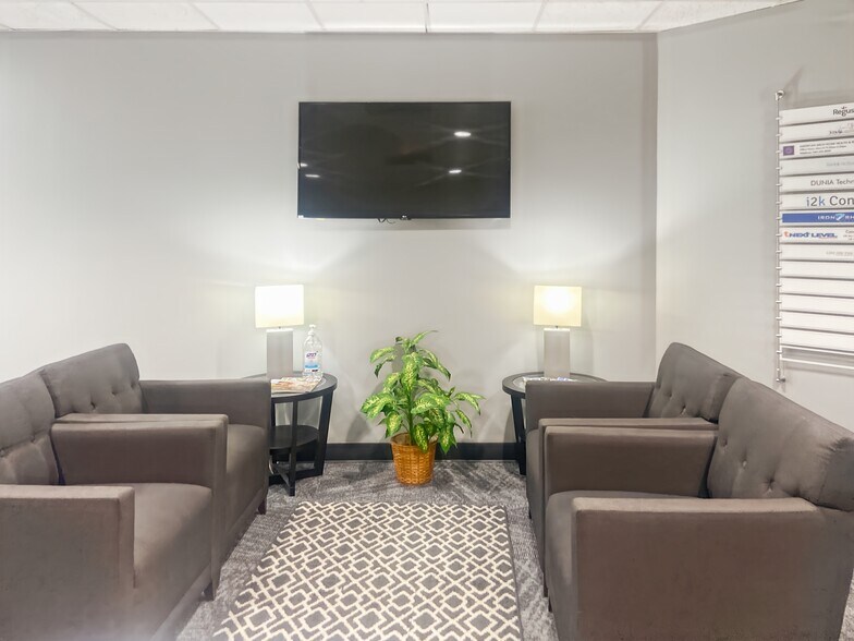 More Photos Of 11111 Katy Fwy, Houston Coworking Space