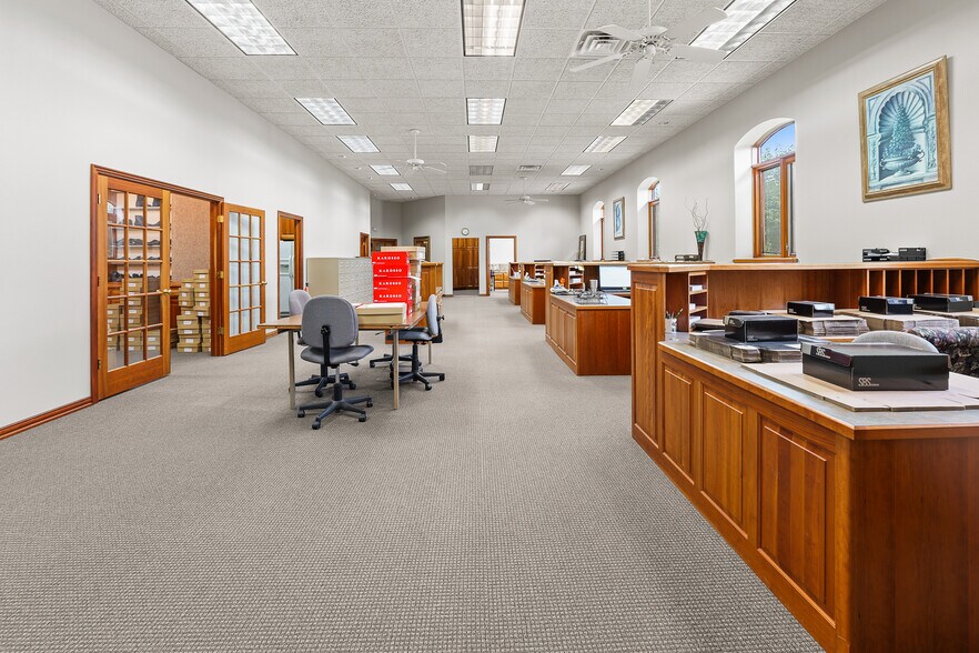 More Photos Of 1828 Park Ave, New Holstein Light Distribution For Sale