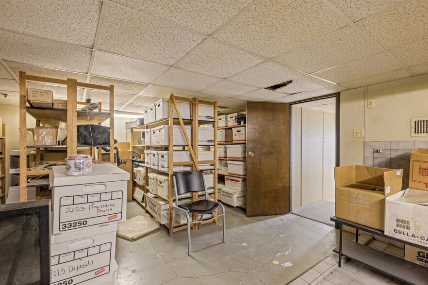 More Photos Of 6580 E Skelly Dr, Tulsa Manufacturing For Sale