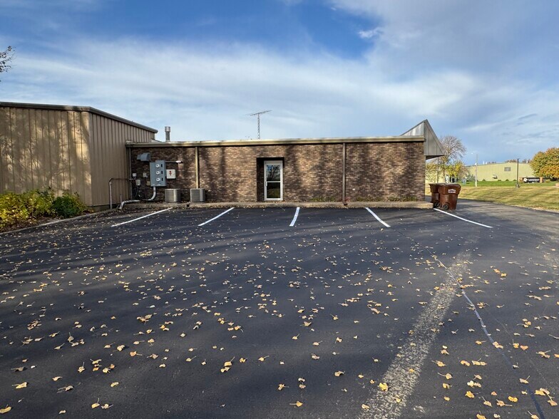 More Photos Of 522 Faxon Rd N, Norwood Young America Medical For Lease