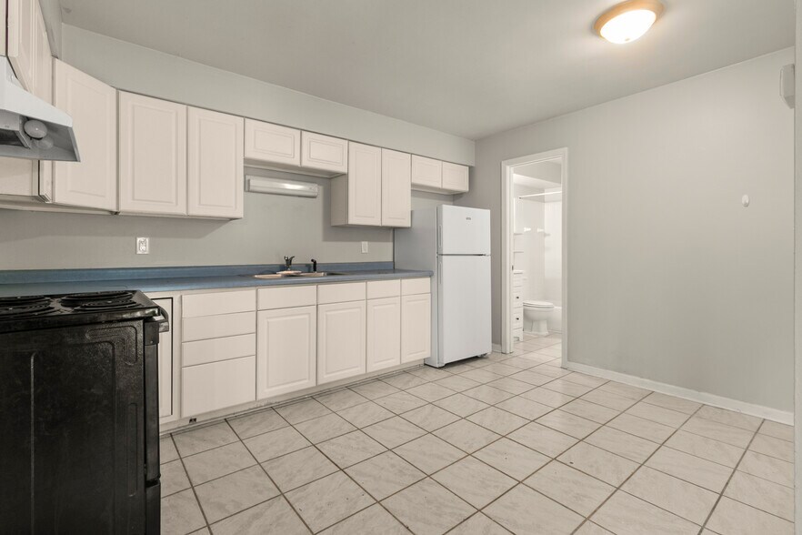 More Photos Of 8150 E Michigan Ave, Galesburg Apartments For Sale