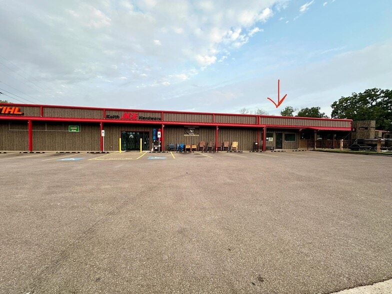 Primary Photo Of 204 S Walnut St, Hico General Retail For Lease