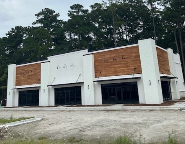 More Photos Of 8241 Pinellas Dr, Bluffton Storefront For Lease