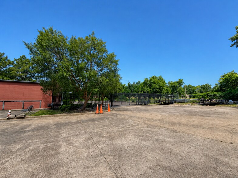 More Photos Of 100 Briarwood West Dr, Jackson Unknown For Lease