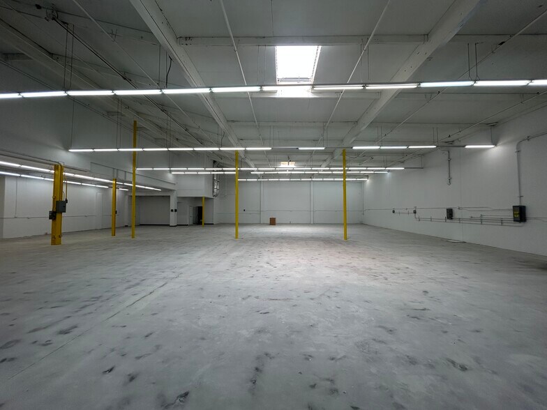 More Photos Of 5701 Buckingham Pky, Culver City Warehouse For Lease