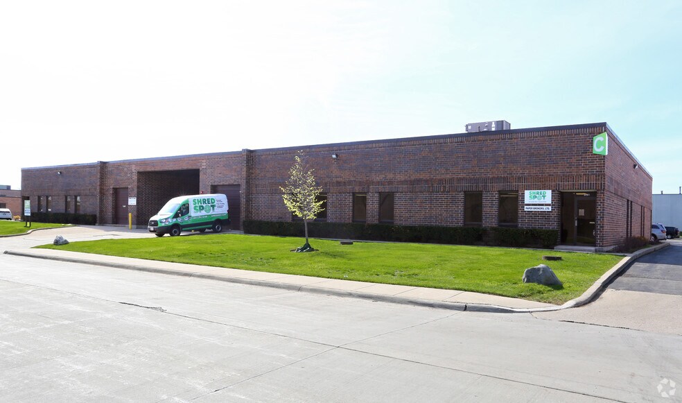 More Photos Of 3131-3141 MacArthur Blvd, Northbrook Warehouse For Lease