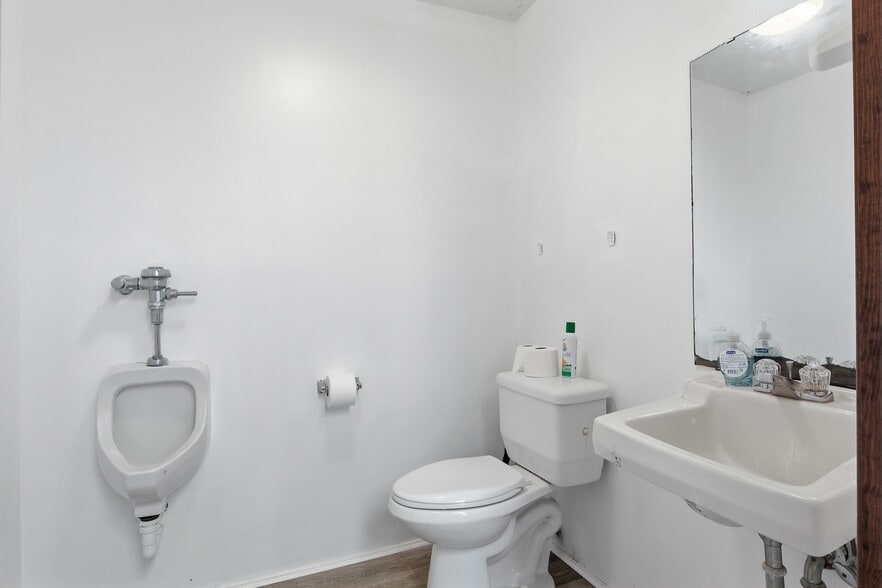 More Photos Of 212 N 16th St, La Porte Light Distribution For Sale