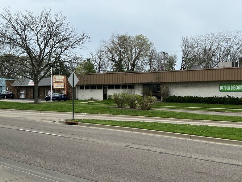 More Photos Of 2882 S Dixie Dr, Dayton Freestanding For Sale